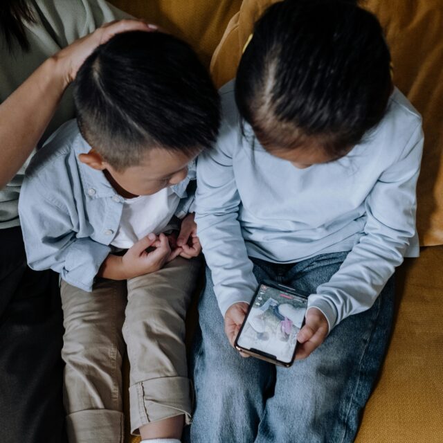 https://manaraldina.com/wp-content/uploads/2025/04/pexels-cottonbro-5998830-640x640.jpg